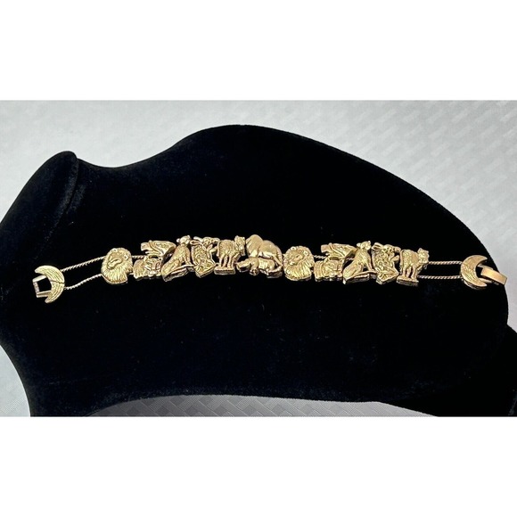 Safari Animals Jewelry - Vintage Slide Safari Animals Charm Bracelet Gold Tone Metal